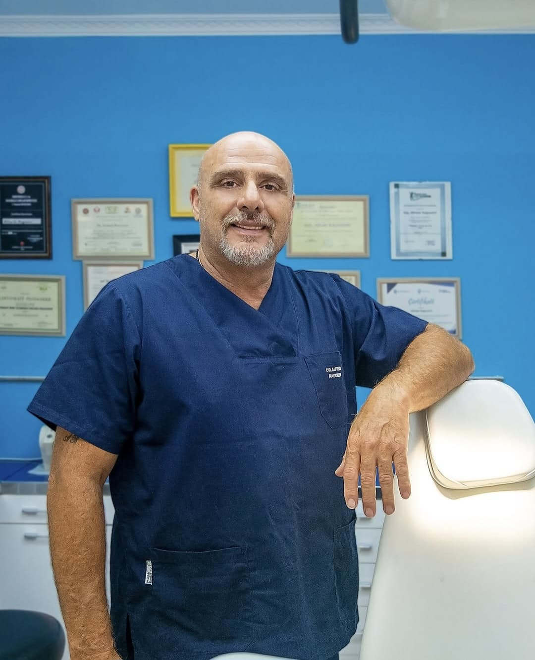Foto del dentista Dr. Alfredo R.